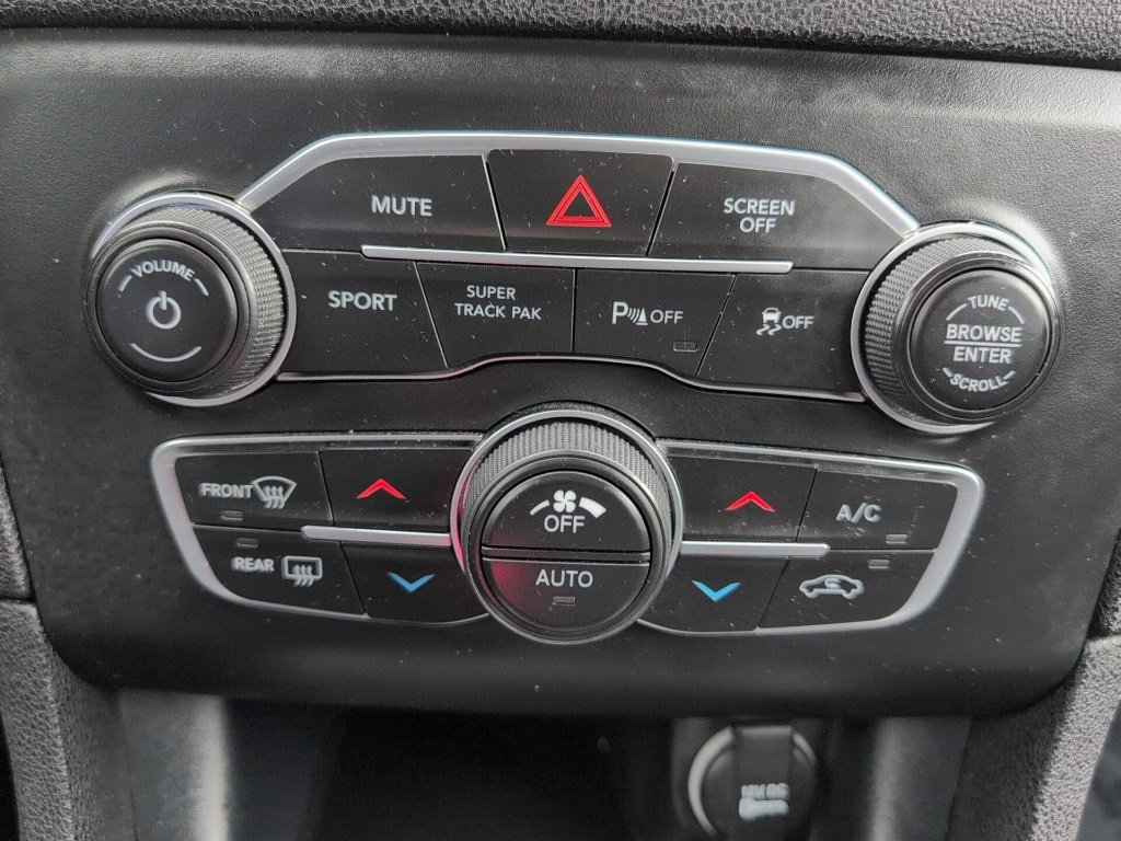 Used 2019 Dodge Charger SXT image 31