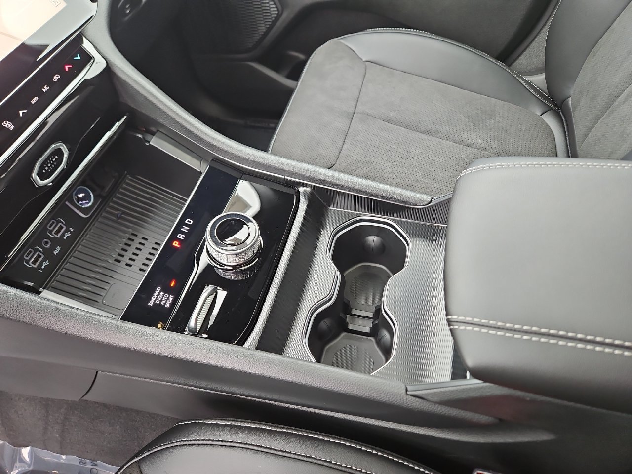 New 2026 Jeep Grand Cherokee Altitude AWD/4WD image 31