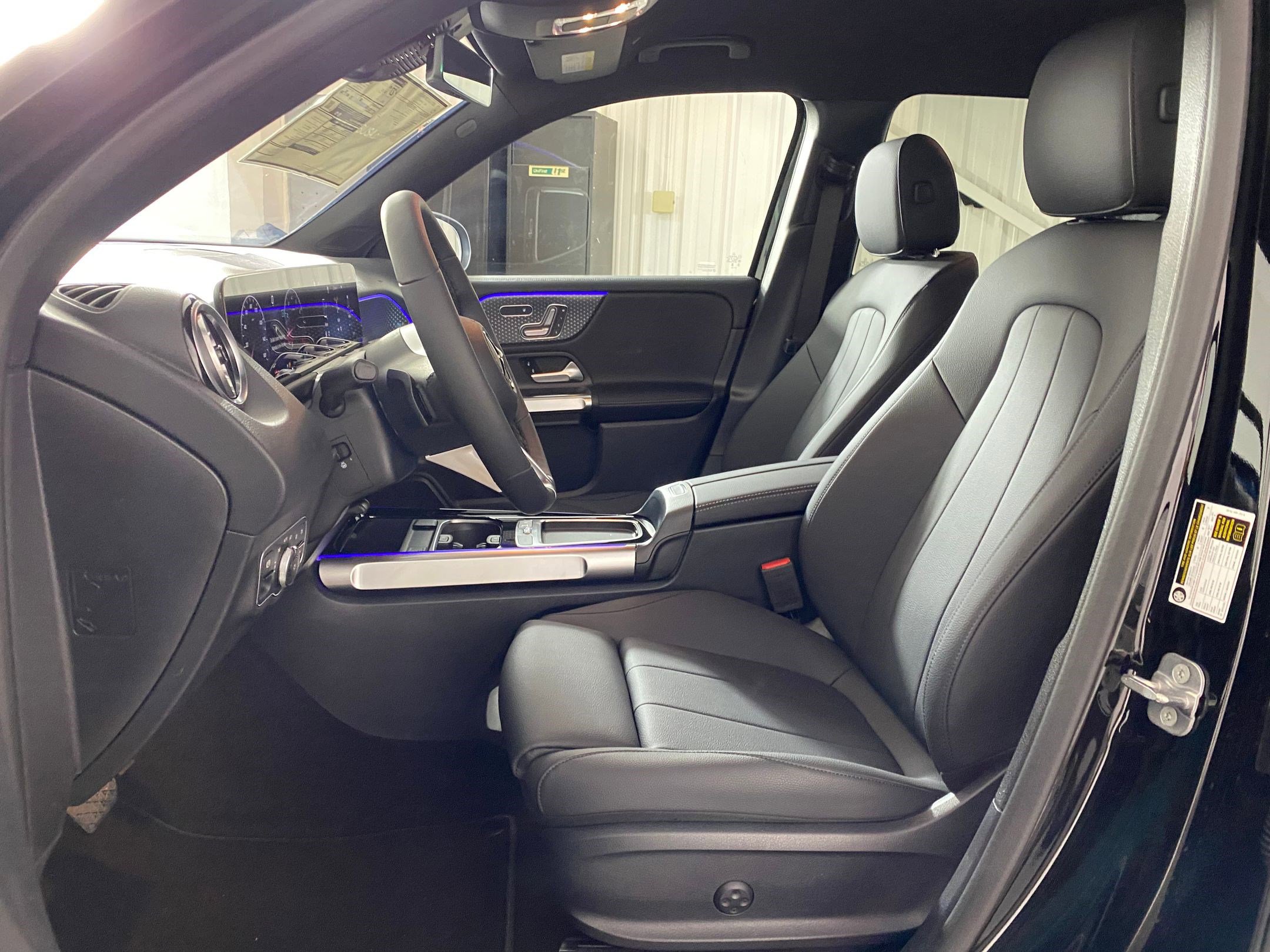 New 2025 Mercedes-Benz GLB 250 4MATIC image 4