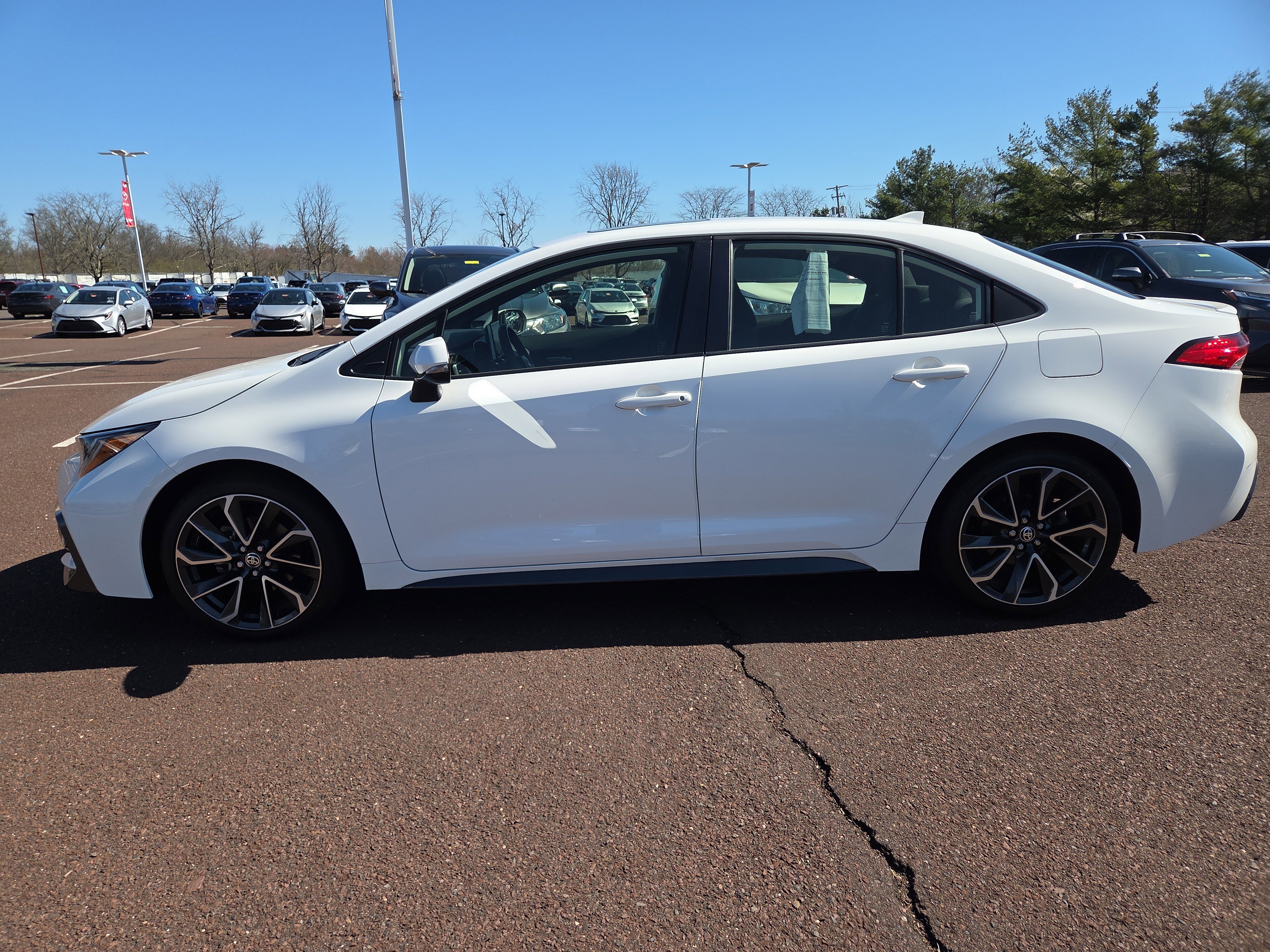 Certified 2021 Toyota Corolla SE w/ SE Premium Package FWD image 6