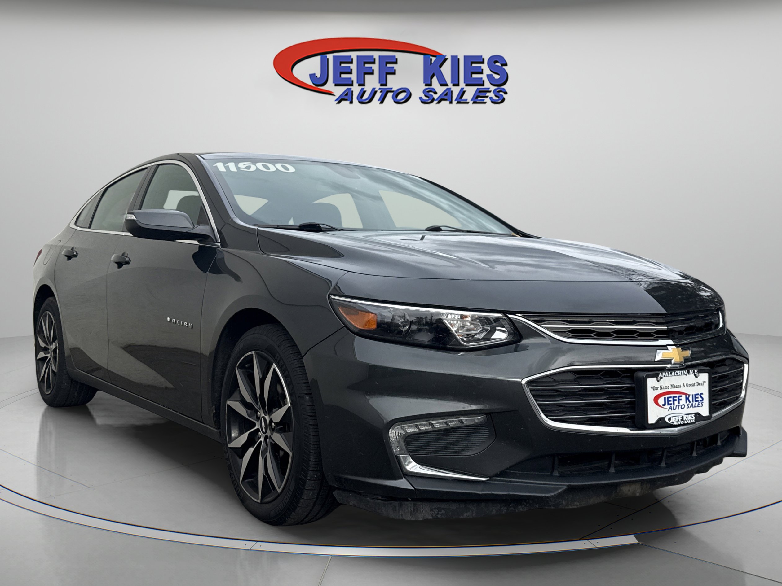 Used 2017 Chevrolet Malibu LT image 2