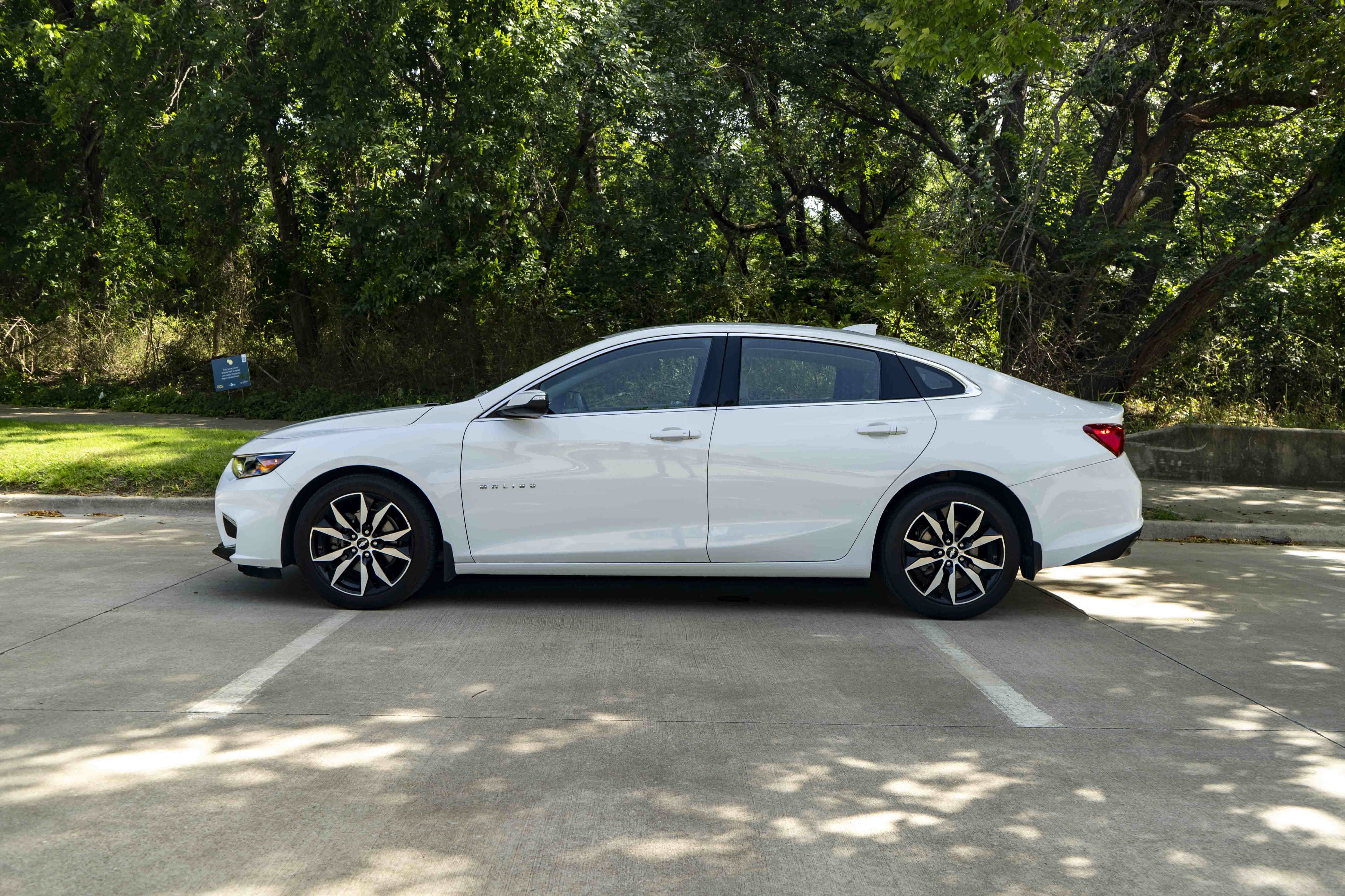 Used 2017 Chevrolet Malibu LT FWD image 6