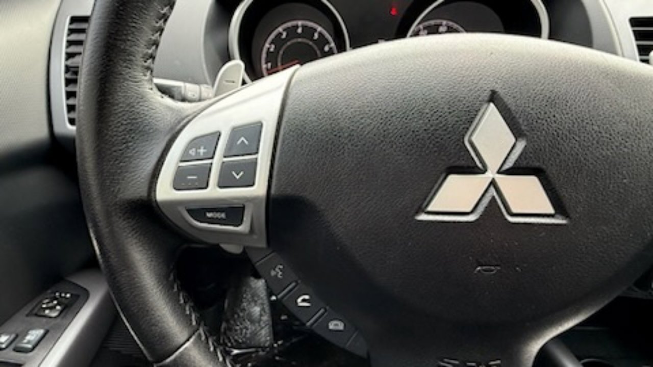 Used 2012 Mitsubishi Outlander SE image 21