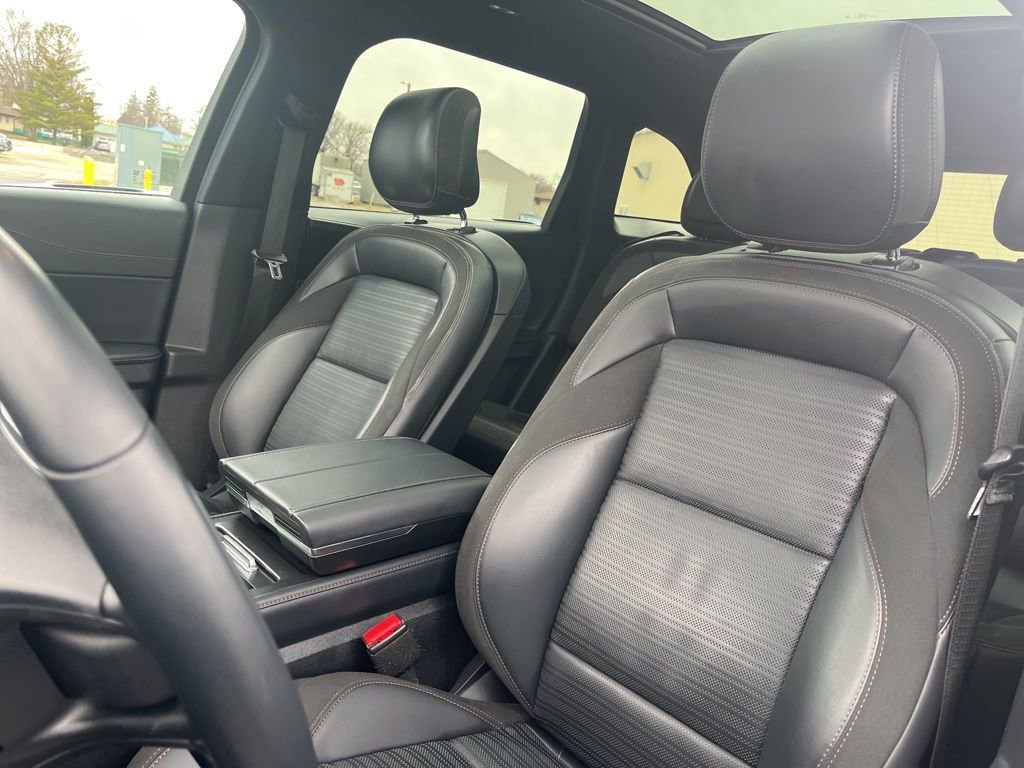 Used 2025 Lincoln Nautilus Reserve w/ Jet Appearance Package image 12