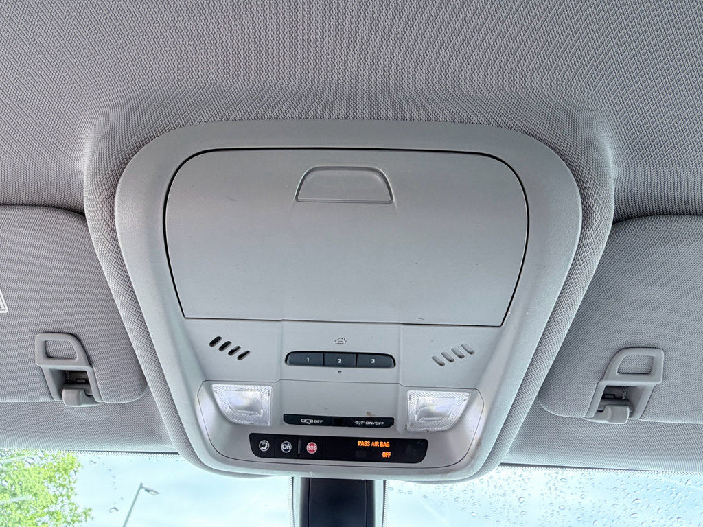 Used 2018 Chevrolet Equinox LT FWD image 16