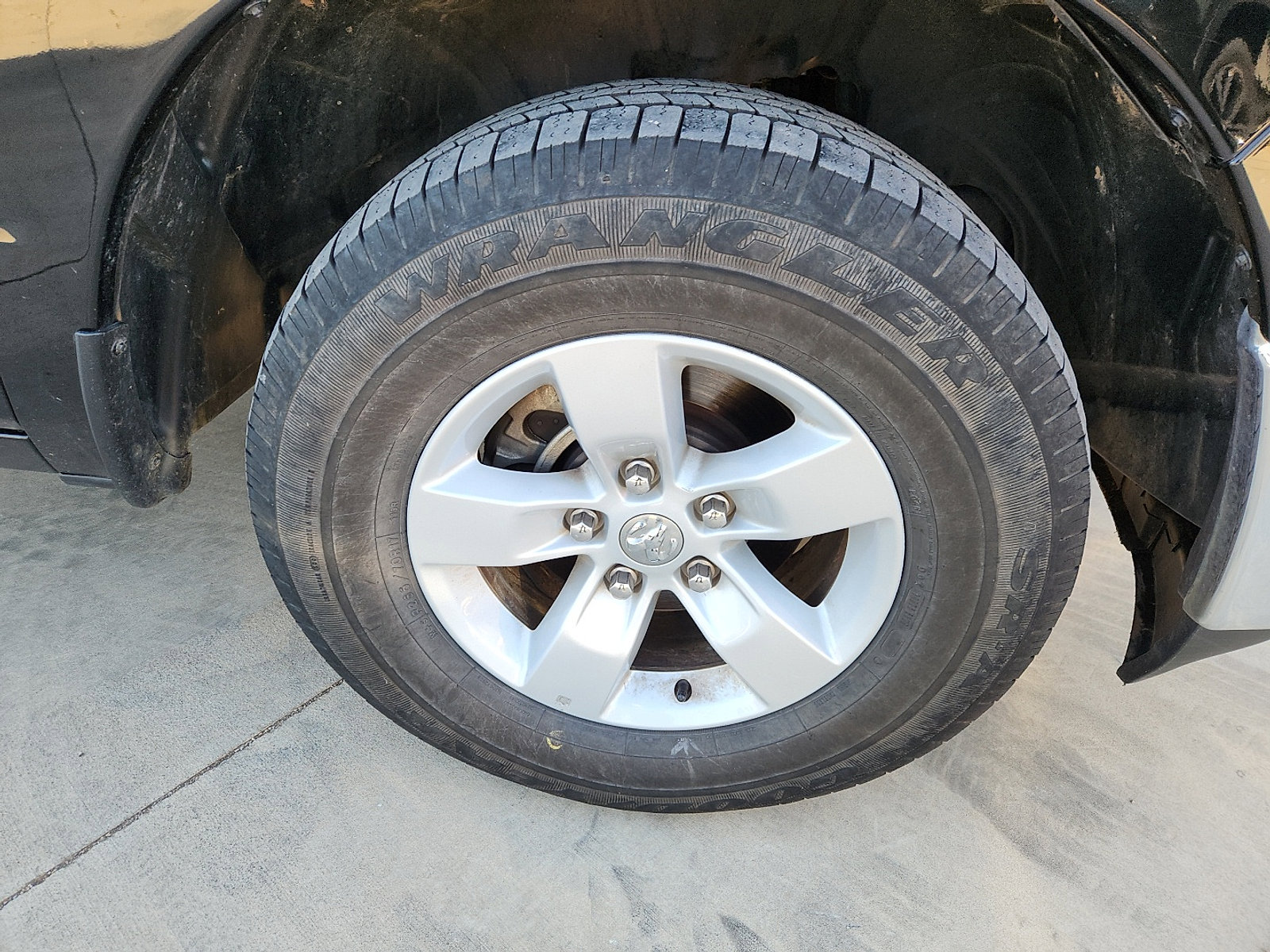 Used 2024 RAM 1500 Classic SLT image 9