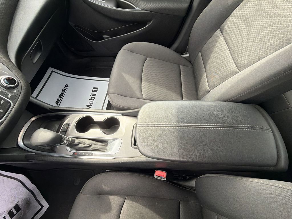 Used 2021 Chevrolet Malibu LT FWD image 26