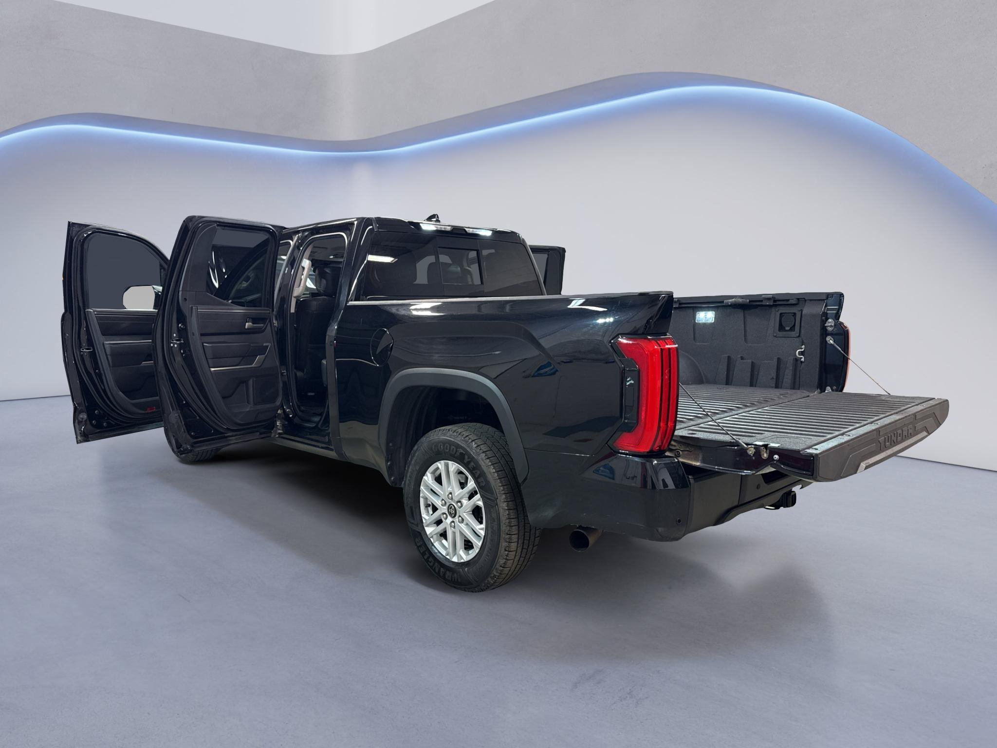 Used 2022 Toyota Tundra SR5 w/ SR5 Premium Package AWD/4WD image 12