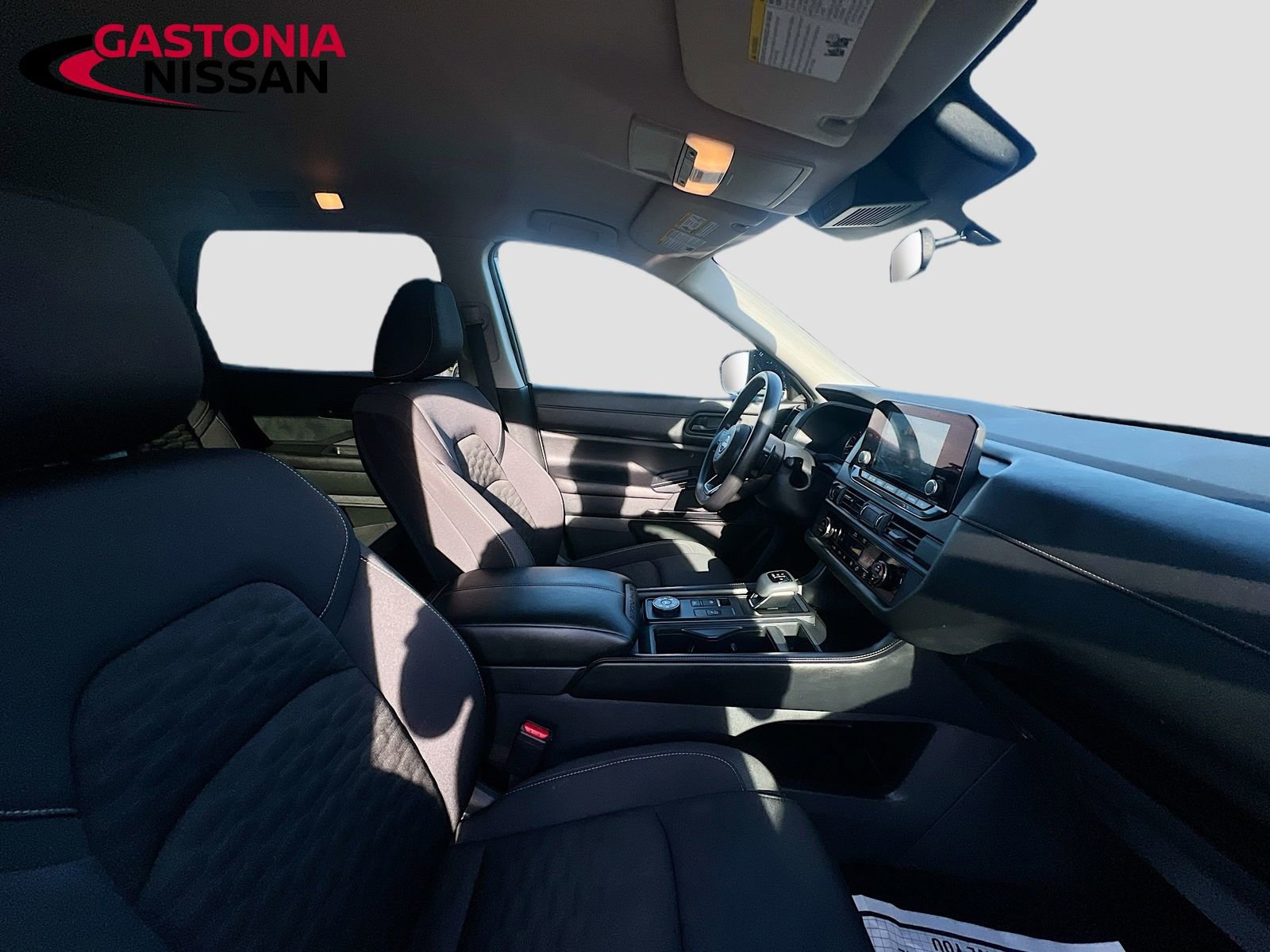Used 2024 Nissan Pathfinder S image 37