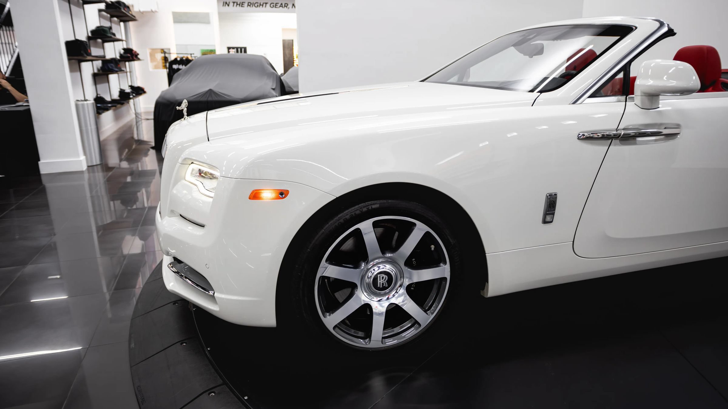Used 2017 Rolls-Royce Dawn RWD image 23