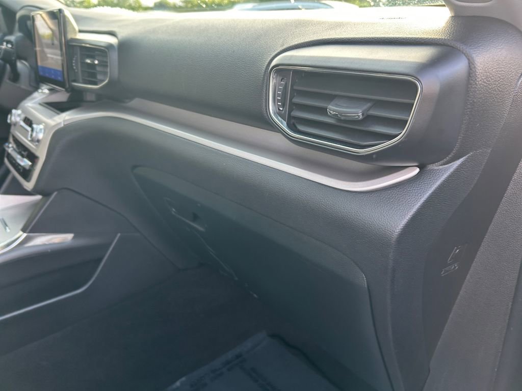 Used 2024 Ford Explorer XLT w/ Equipment Group 202A image 26