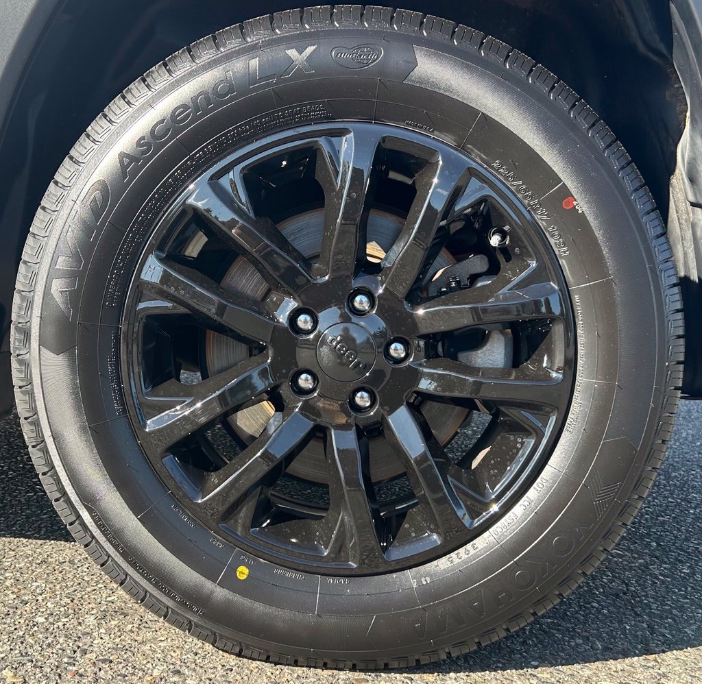 Used 2019 Jeep Cherokee Latitude Plus w/ Cold Weather Group AWD/4WD image 27