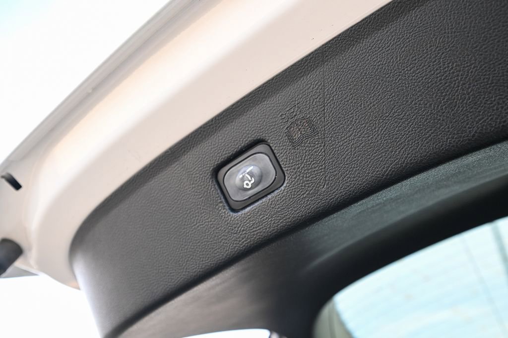 Certified 2020 Ford Edge Titanium w/ Equipment Group 301A image 18