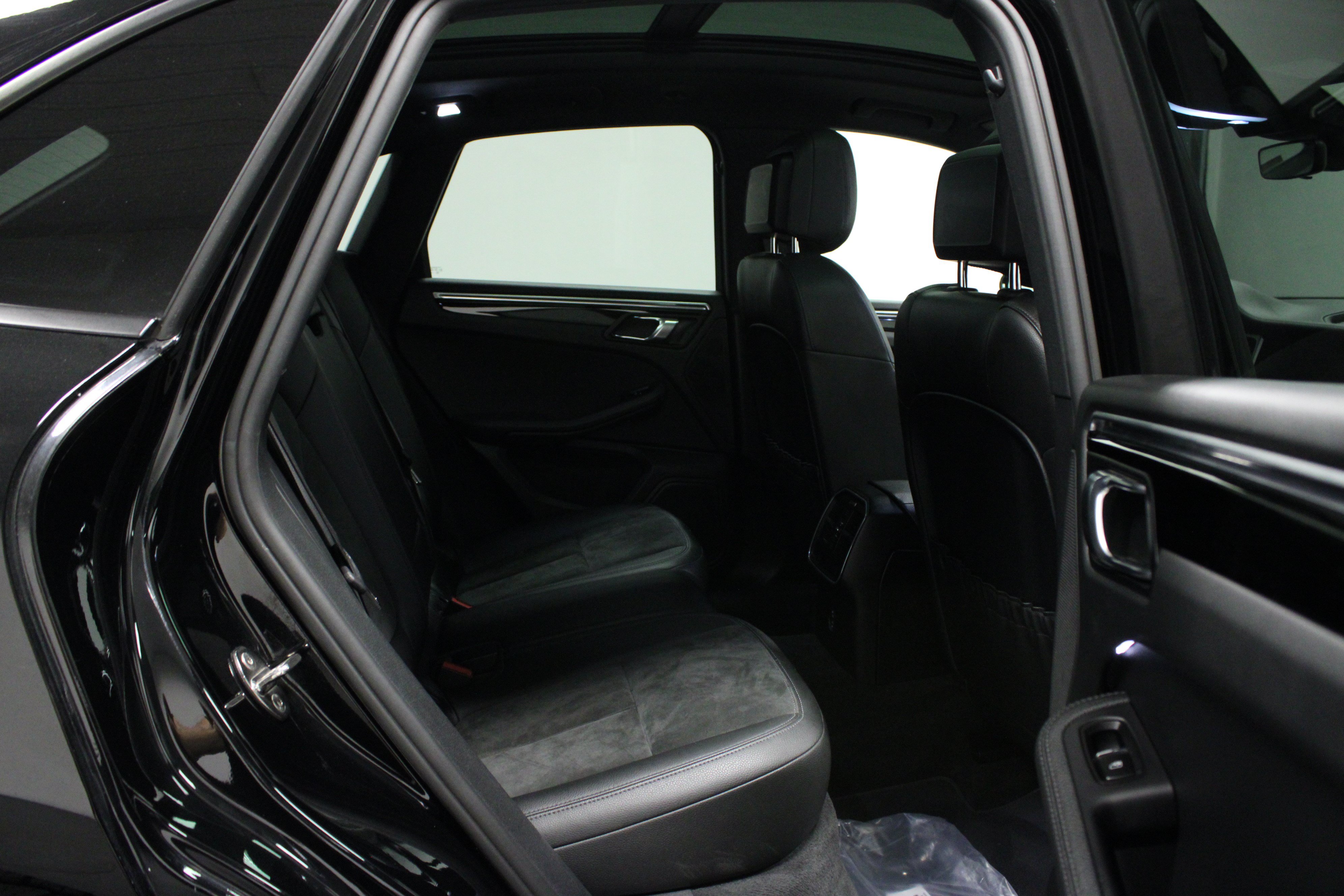 Used 2021 Porsche Macan AWD/4WD image 15