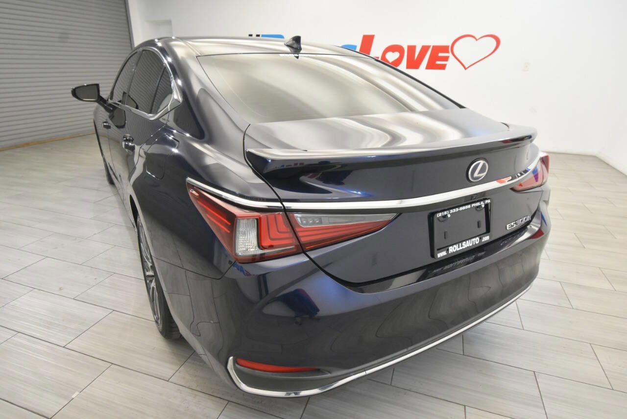 Used 2019 Lexus ES 300h w/ Premium Package image 3