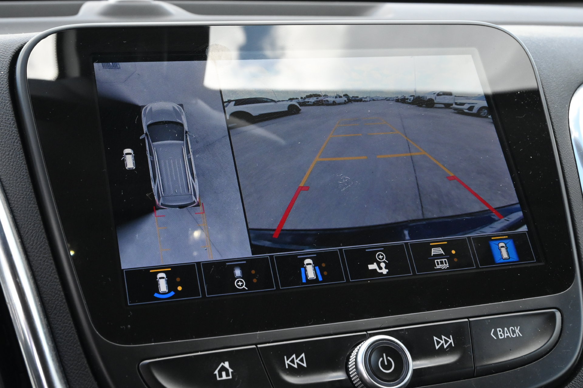 Used 2024 Chevrolet Equinox LT FWD image 14