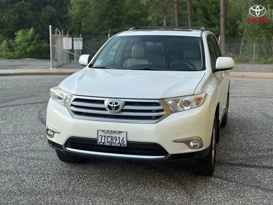 Used 2013 Toyota Highlander SE AWD/4WD image 2