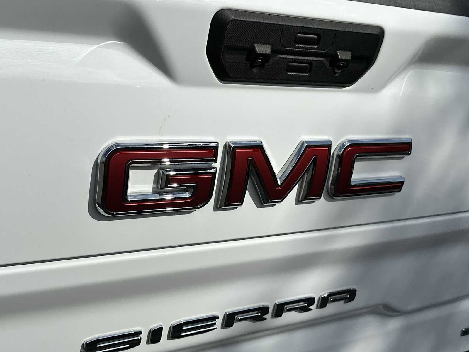 Certified 2025 GMC Sierra 1500 SLT image 10