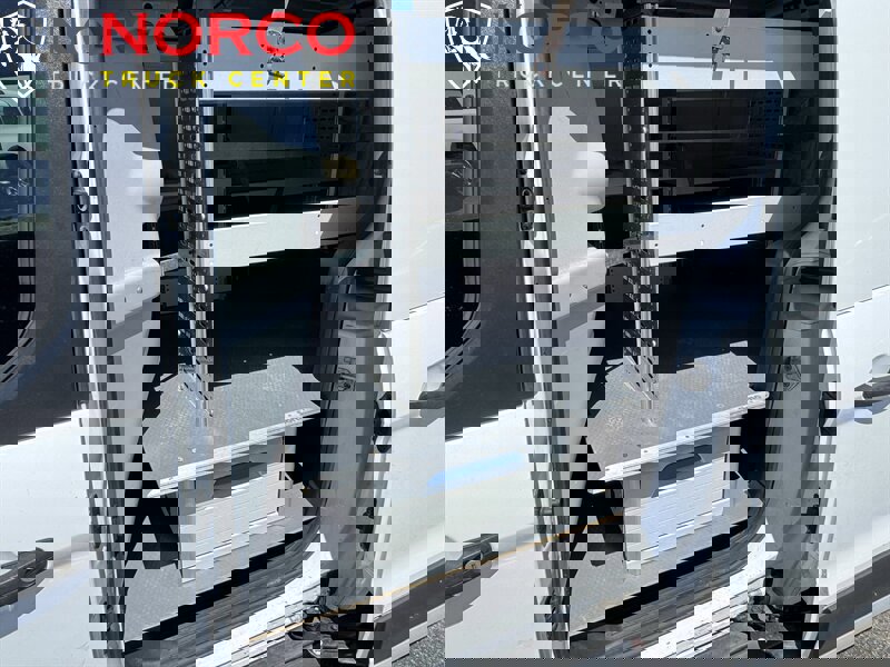 Used 2015 Ford Transit Connect XL image 9