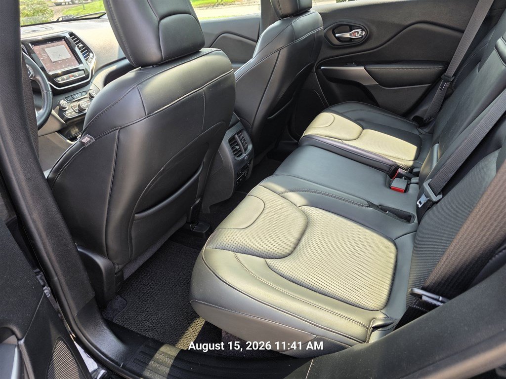 Used 2019 Jeep Cherokee Overland w/ Technology Group AWD/4WD image 14