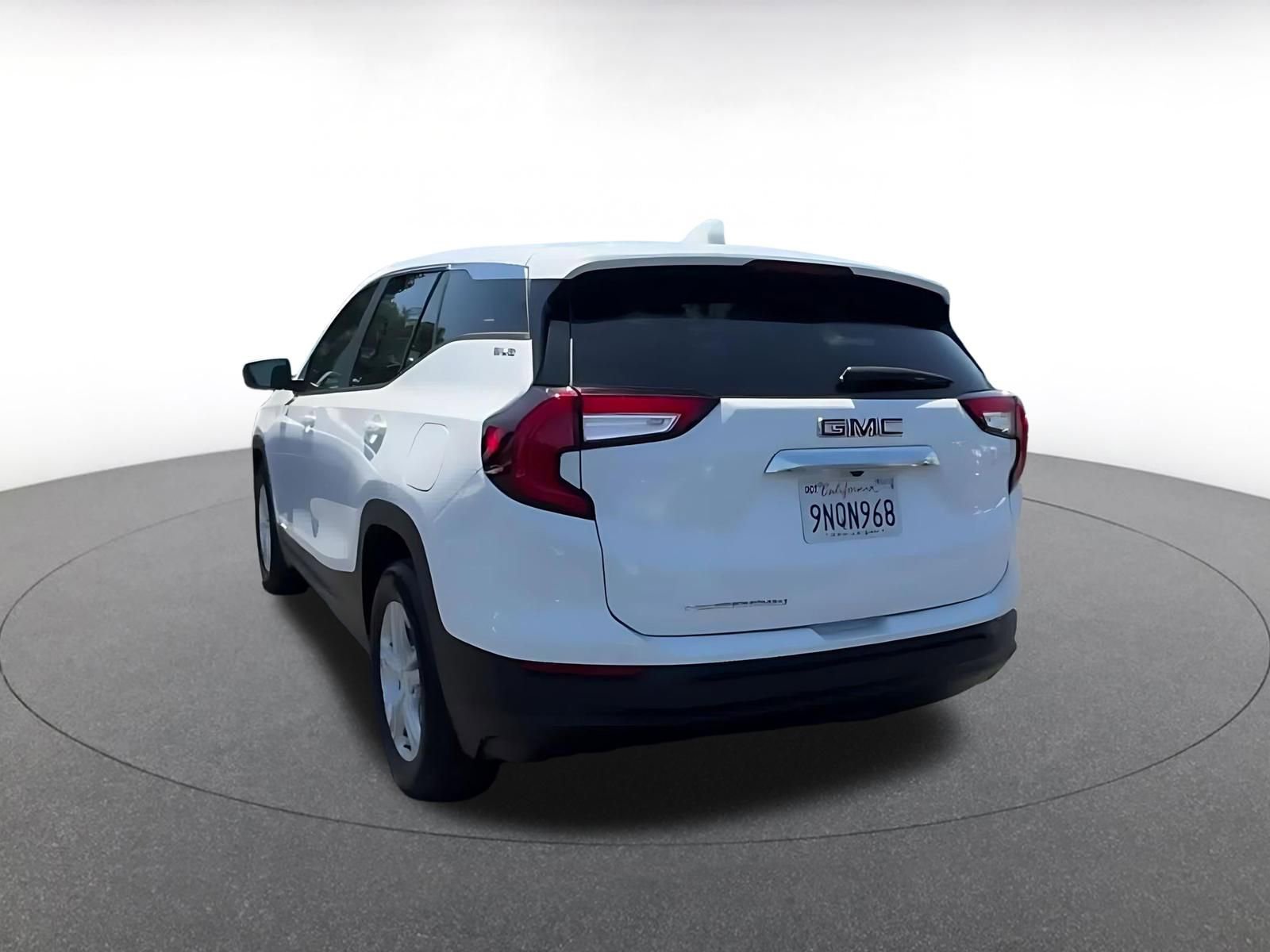 Used 2024 GMC Terrain SLE FWD image 11