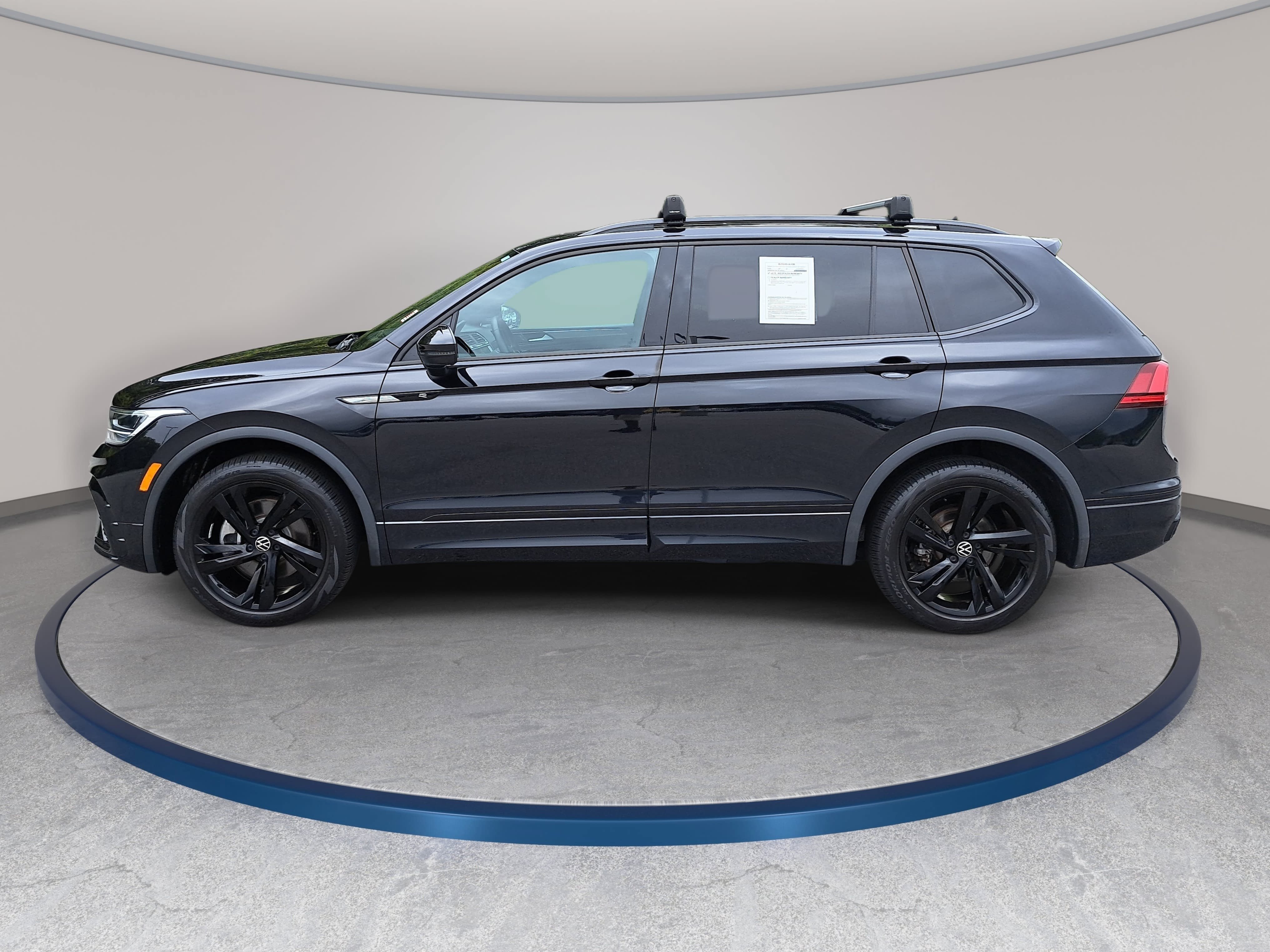 Used 2023 Volkswagen Tiguan SE R-Line FWD image 8