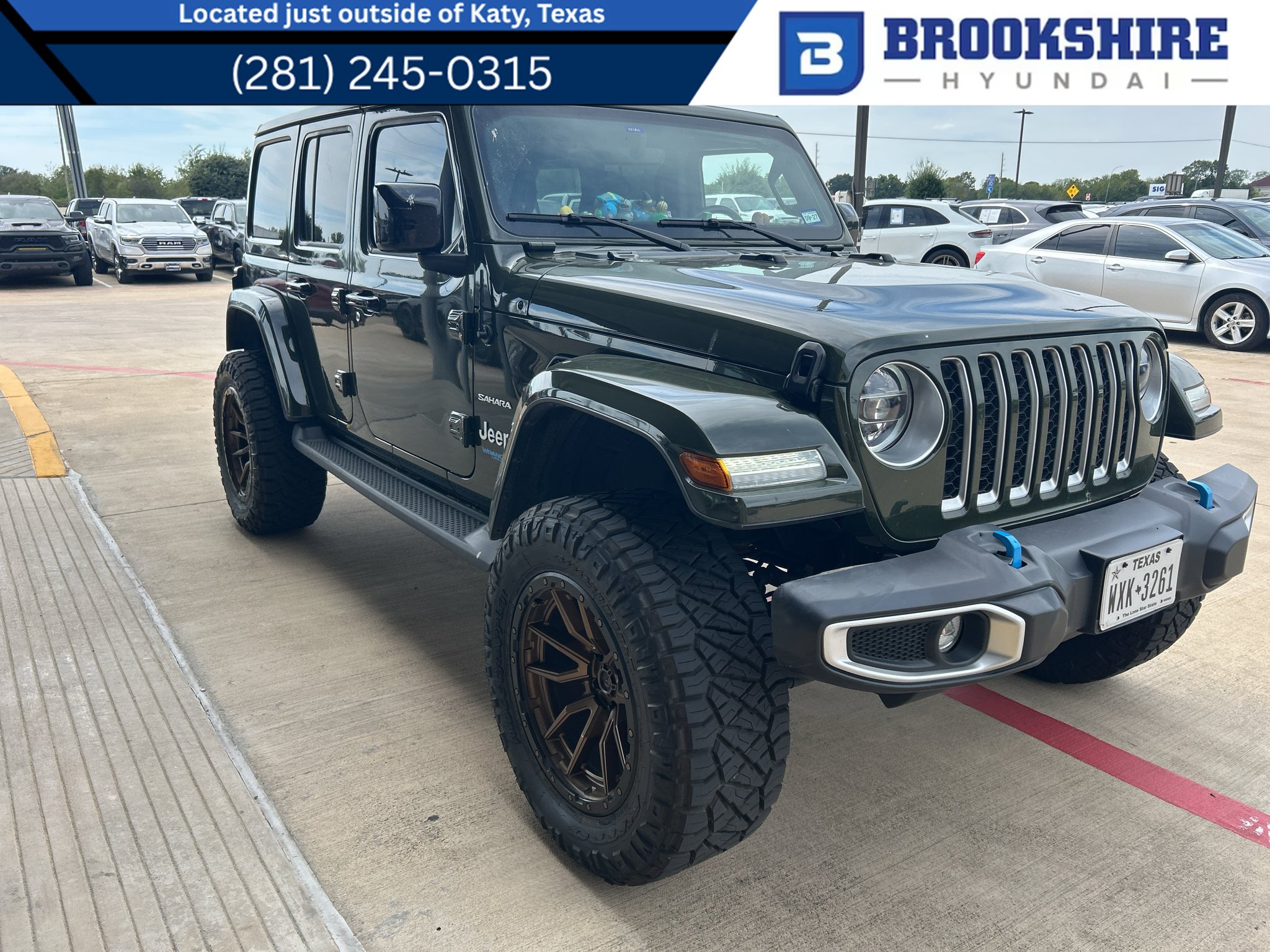 Used 2022 Jeep Wrangler Unlimited Sahara w/ Cold Weather Group AWD/4WD image 1