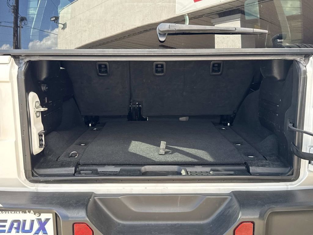 Used 2024 Jeep Wrangler Sahara image 12