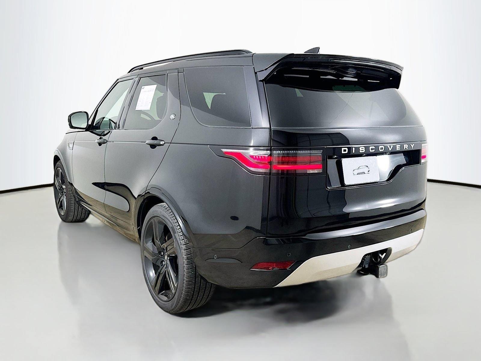 Used 2025 Land Rover Discovery Metropolitan Edition AWD/4WD image 7
