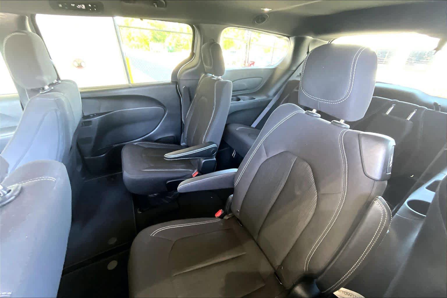 Used 2019 Chrysler Pacifica Touring Plus w/ S Appearance Package FWD image 20