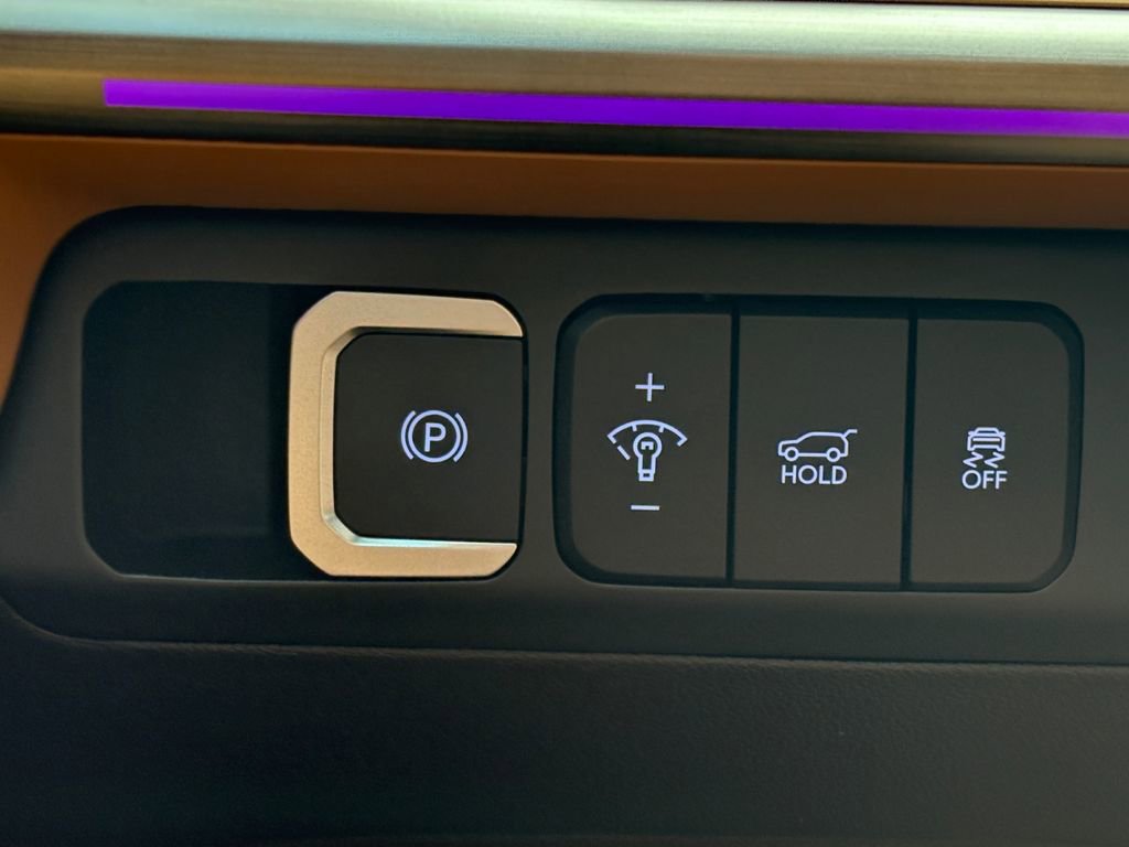 Used 2024 Hyundai Santa Fe Limited image 3