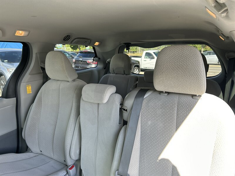 Used 2014 Toyota Sienna LE FWD image 11