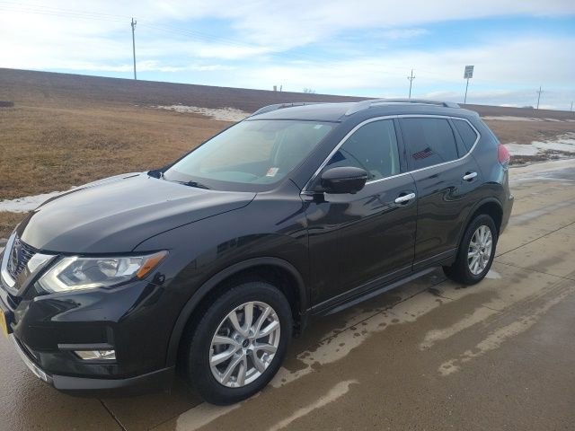 Used 2018 Nissan Rogue SV w/ Premium Package image 5