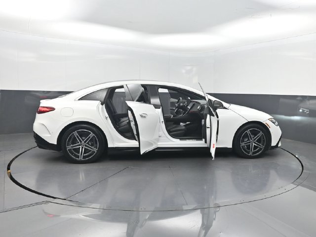 Used 2023 Mercedes-Benz EQE 500 4MATIC Sedan w/ Pinnacle Trim Package image 31