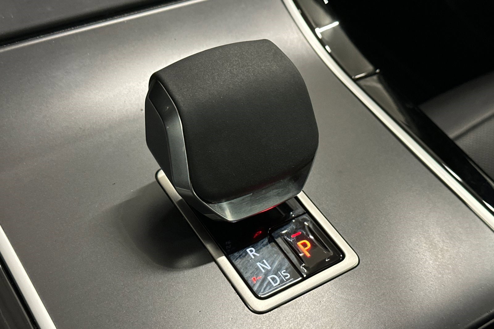 Used 2026 Land Rover Range Rover Evoque S image 24