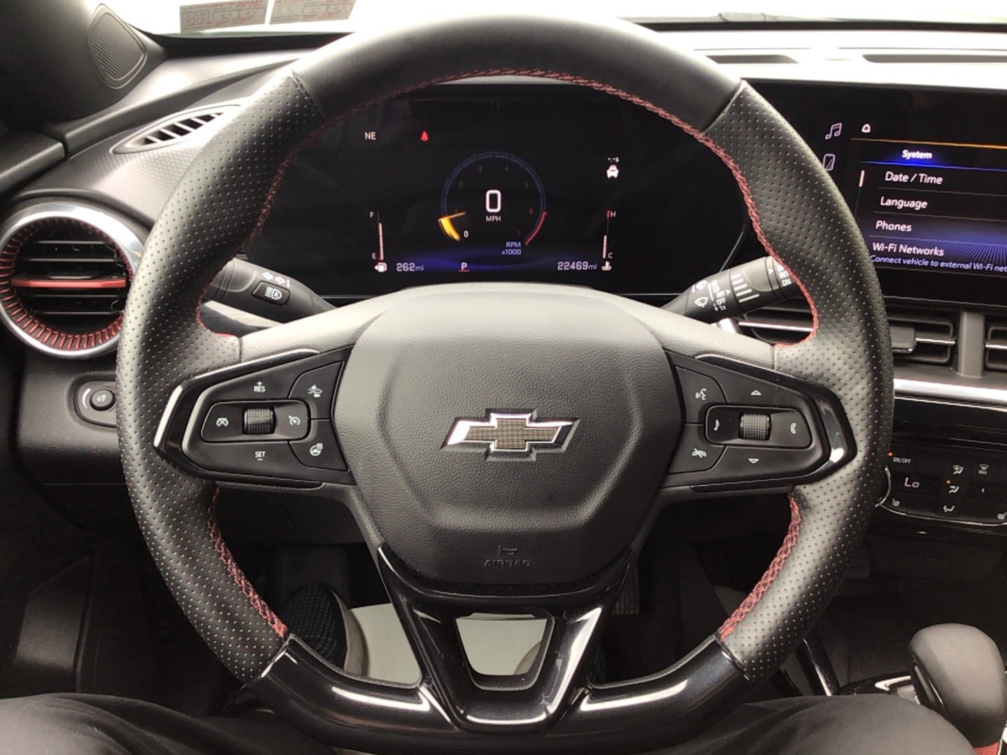 Used 2024 Chevrolet Trax RS w/ Sunroof Package FWD image 11