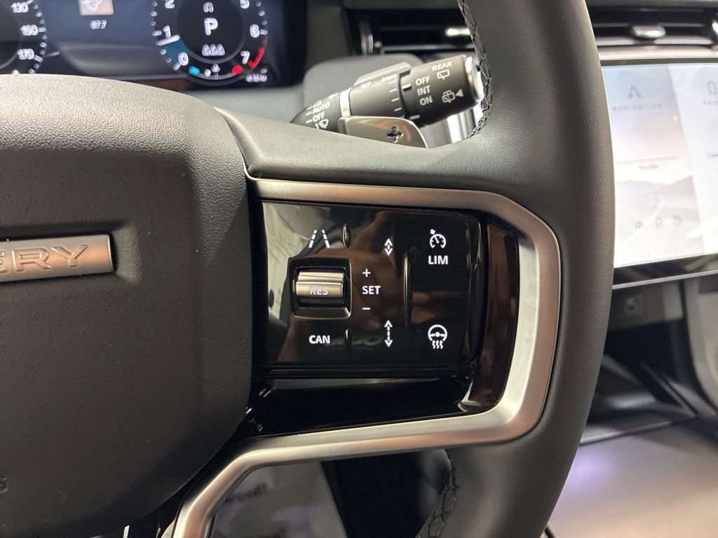 Used 2025 Land Rover Discovery Sport S image 30