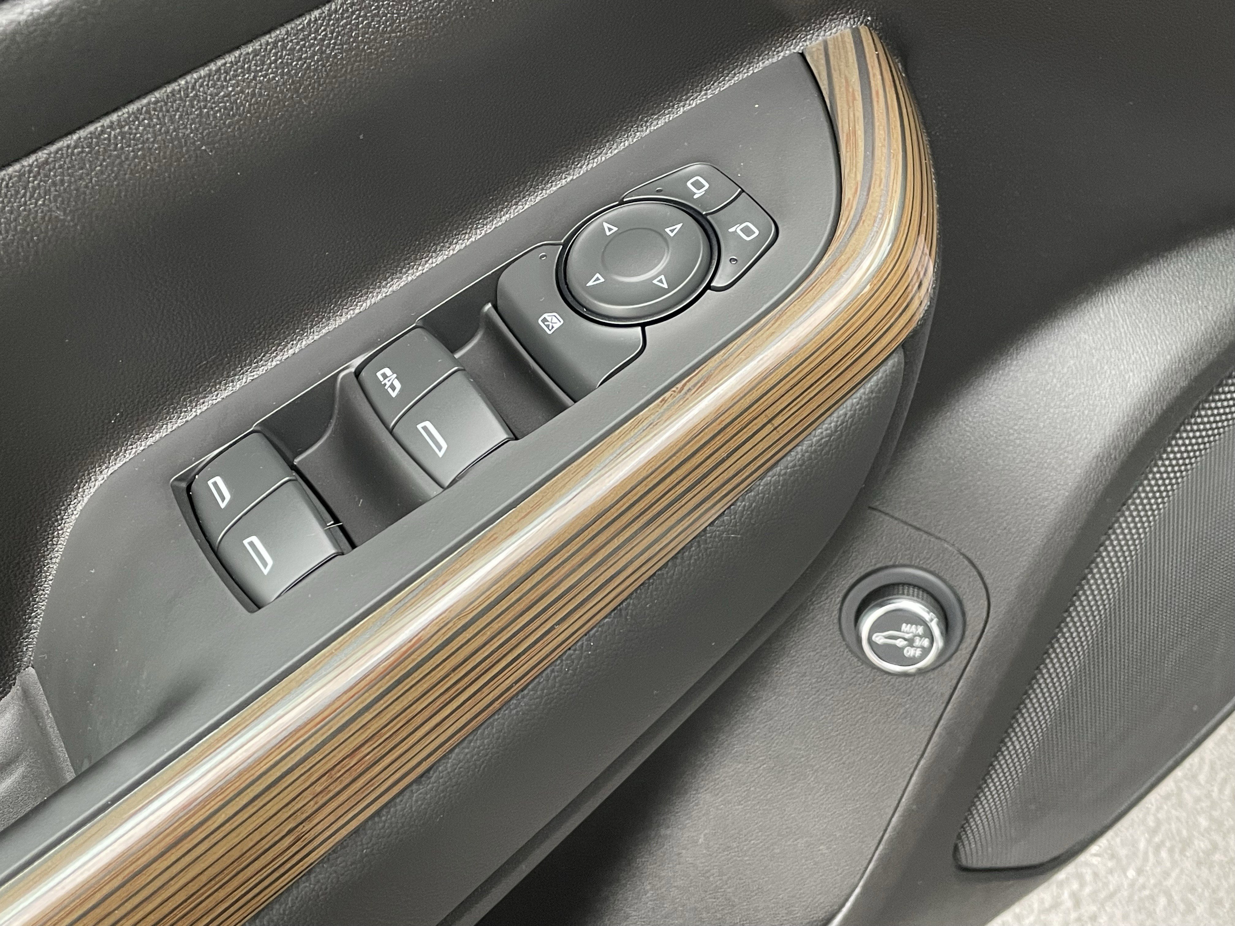 Used 2023 GMC Acadia SLE w/ Driver Convenience Package image 13