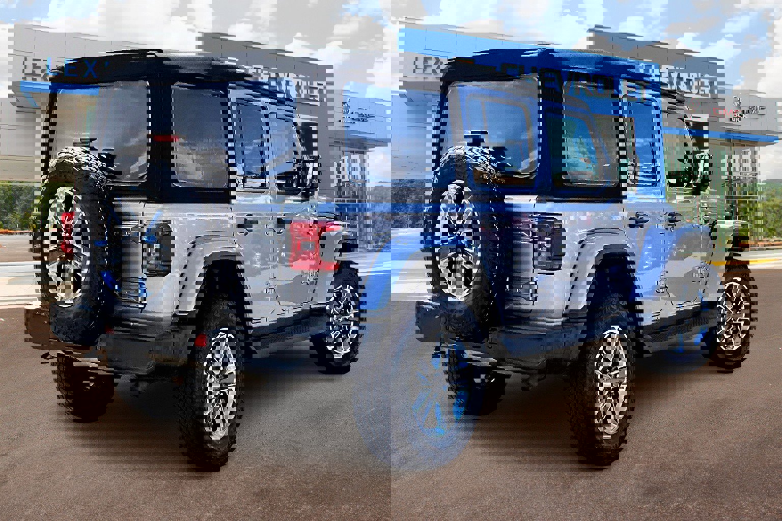 Used 2020 Jeep Wrangler Unlimited Sahara image 13