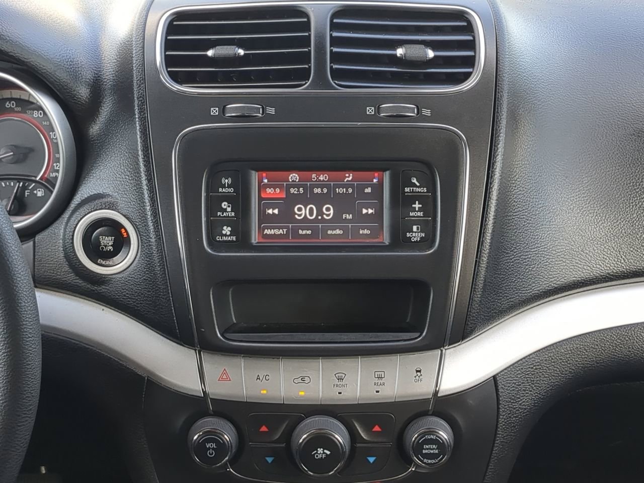 Used 2015 Dodge Journey SXT w/ Flexible Seating Group image 18