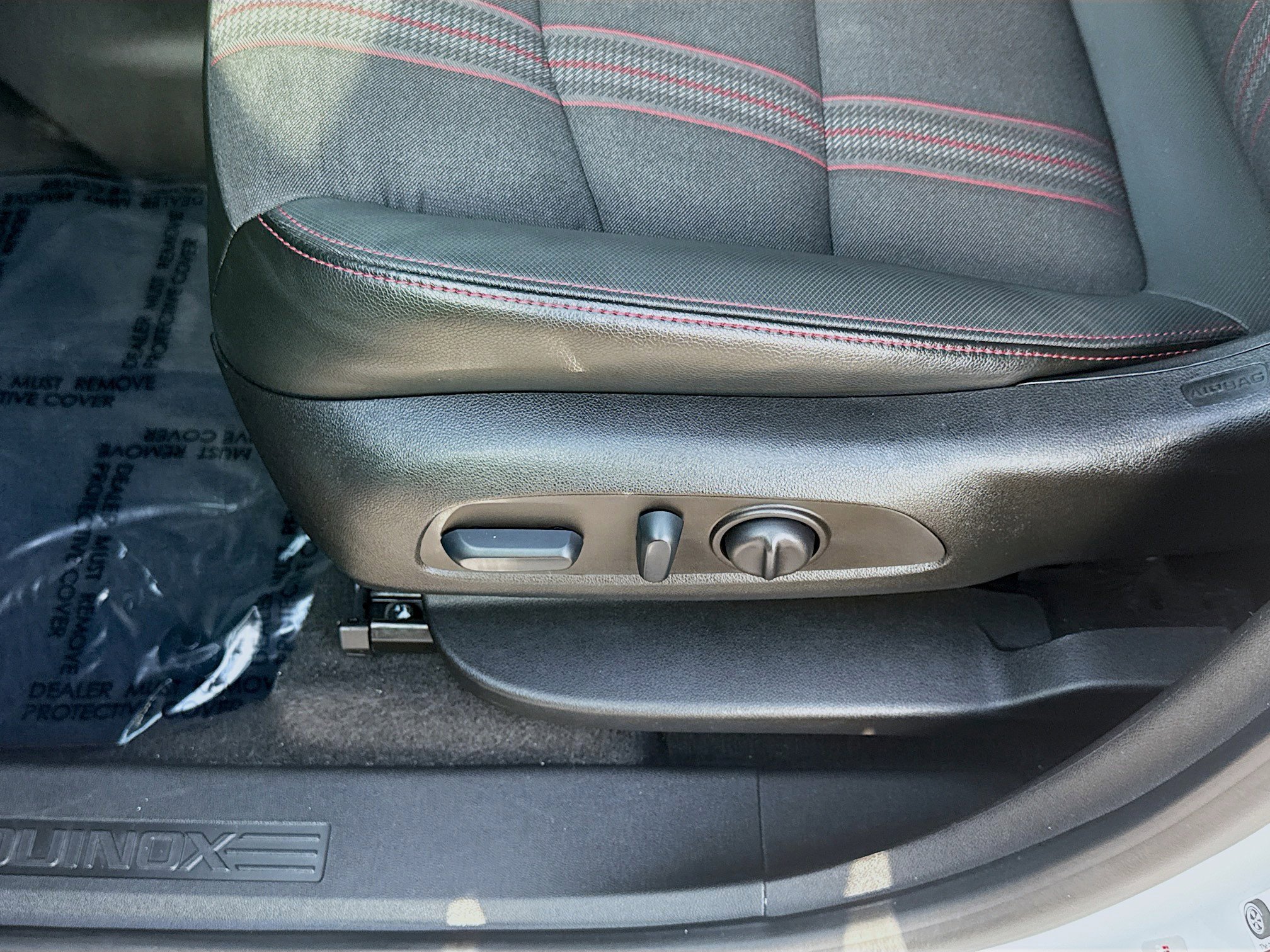 Used 2022 Chevrolet Equinox RS w/ Infotainment Package image 17