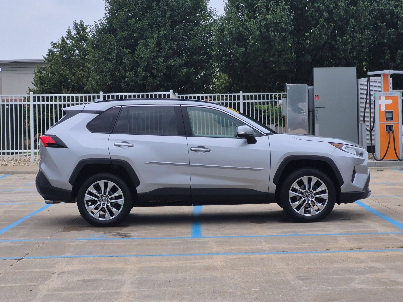 Used 2019 Toyota RAV4 Limited w/ Cold Weather Package AWD/4WD image 5
