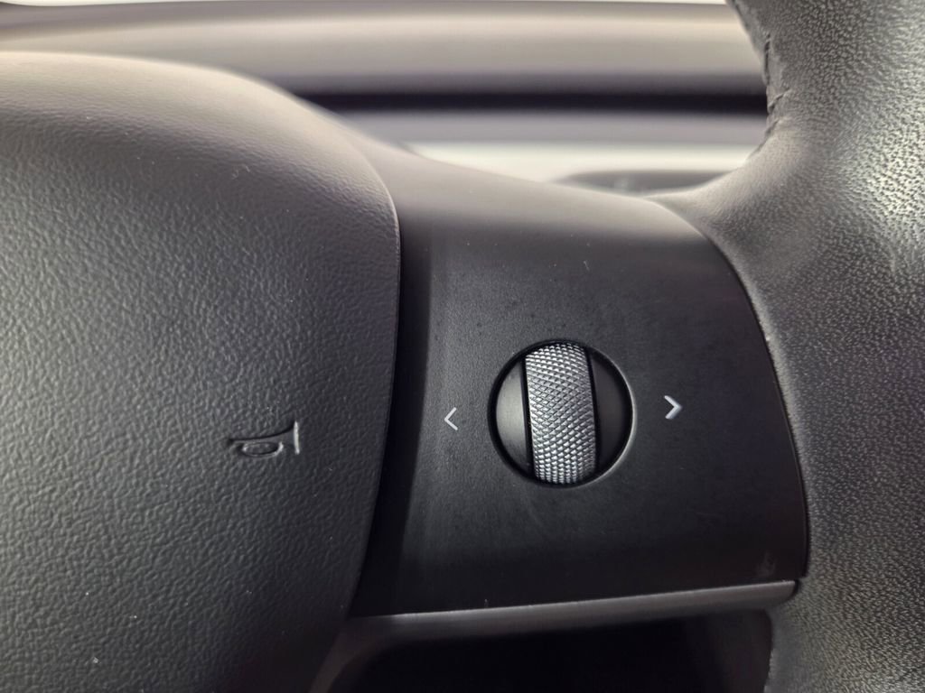 Used 2021 Tesla Model 3 Performance image 18