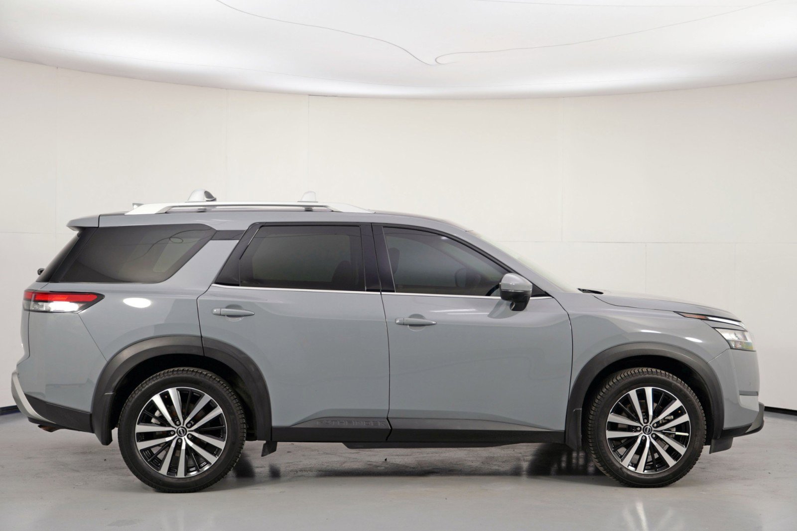 Used 2023 Nissan Pathfinder Platinum image 54