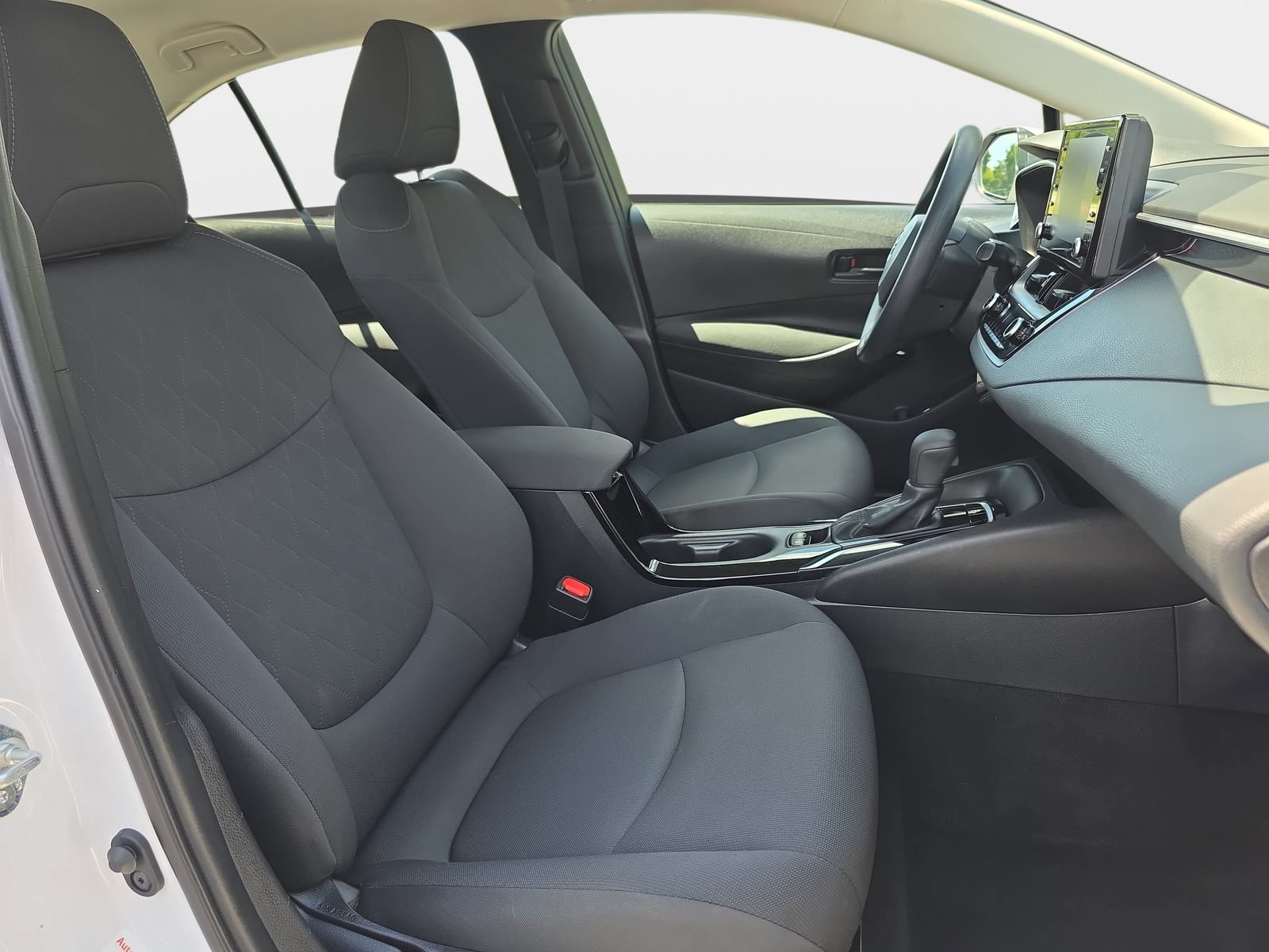 Used 2022 Toyota Corolla LE FWD image 10