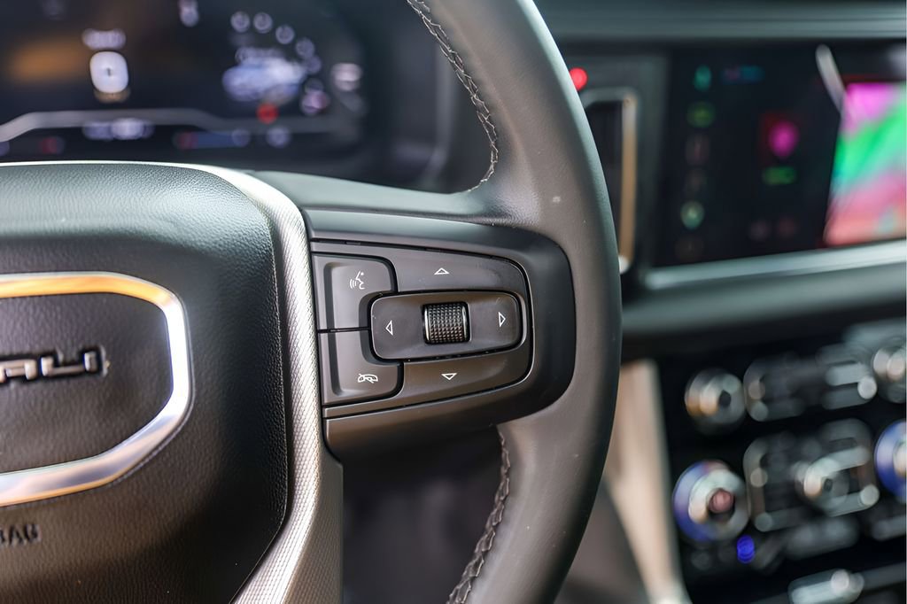 Used 2023 GMC Yukon Denali AWD/4WD image 16