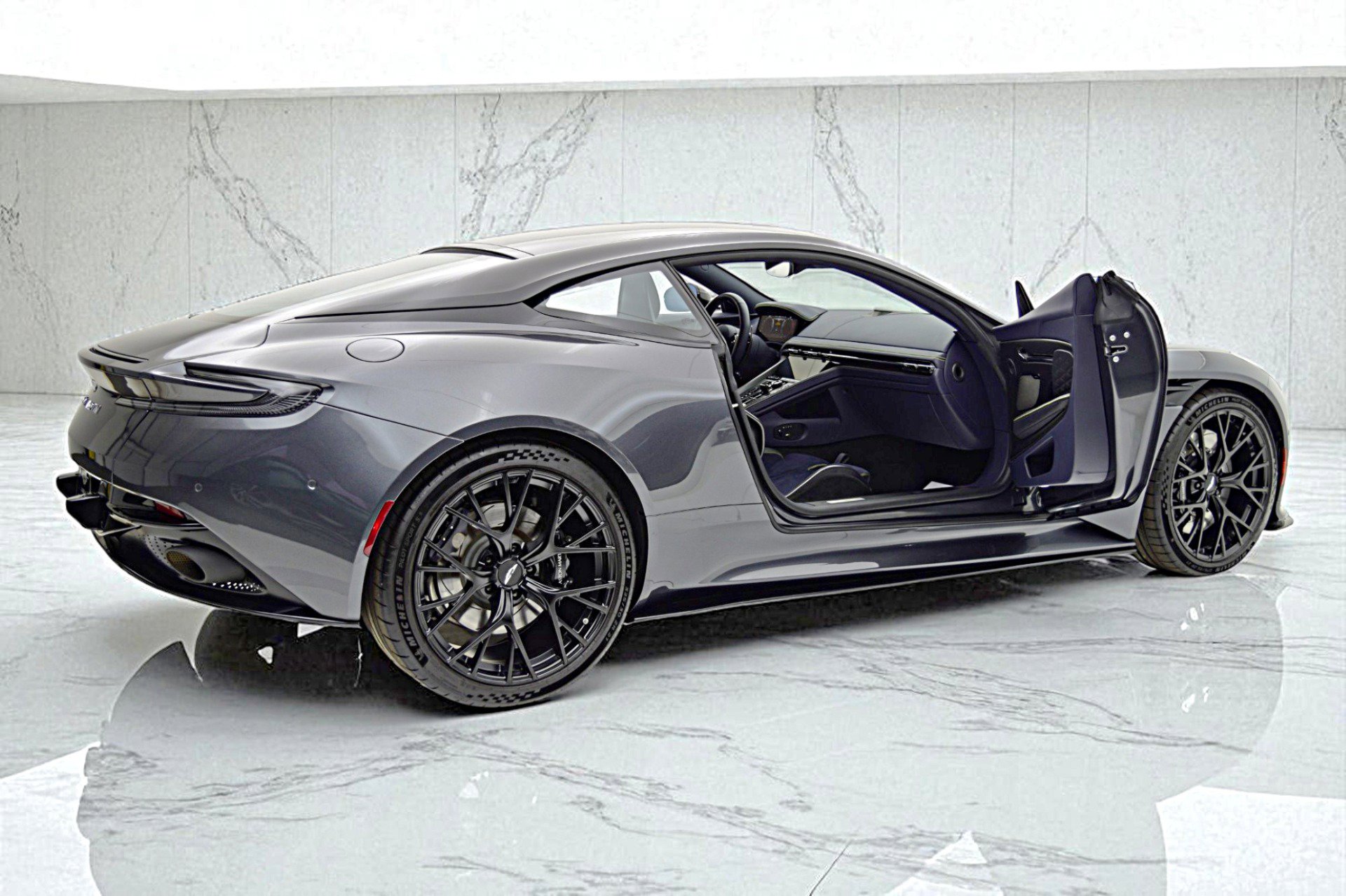 Used 2024 Aston Martin DB12 Coupe image 19