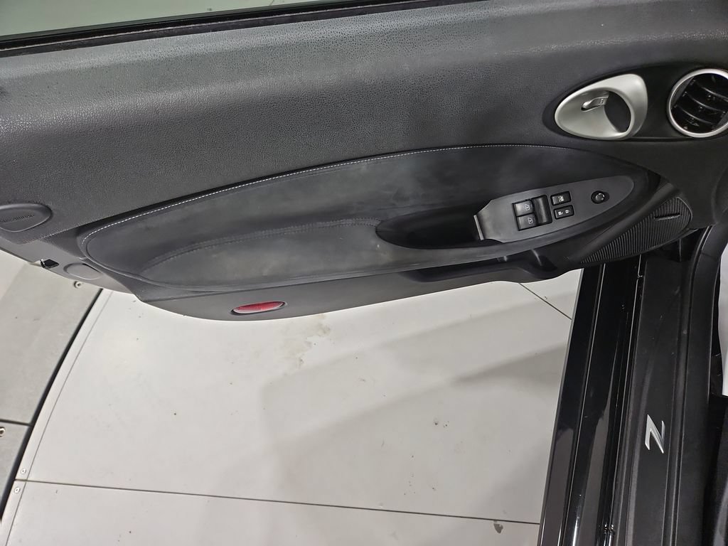 Used 2013 Nissan 370Z Touring w/ Sport Pkg RWD image 11