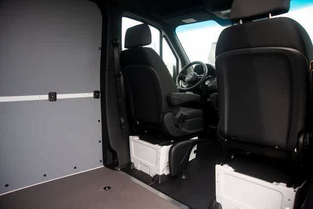 Used 2025 Mercedes-Benz Sprinter 2500 image 38
