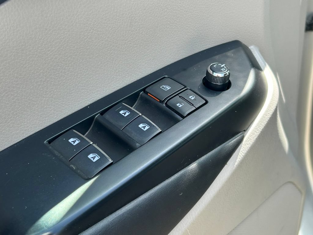 Used 2018 Toyota Highlander Limited FWD image 26